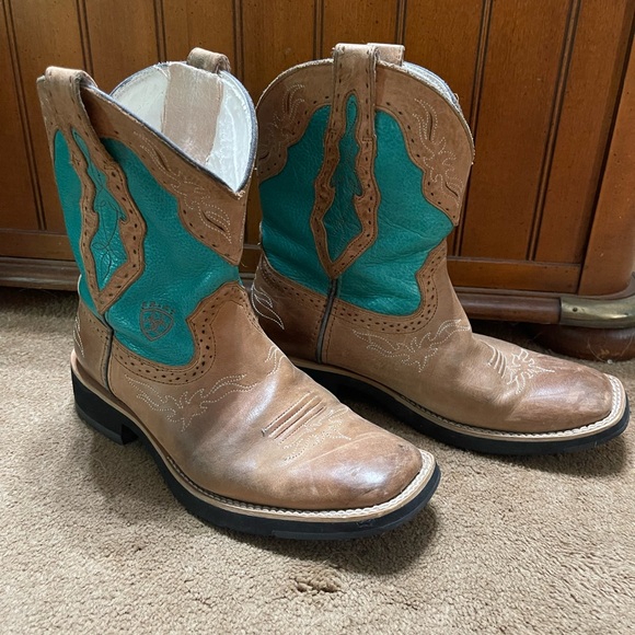 SIZE 7 ARIAT WOMENS COWBOY BOOTS SQ TOE GREEN AND BROWN WESTERN STYLE - Picture 3 of 11
